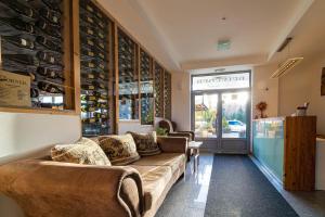 a living room with a couch and a wine cellar at Aparthotel Belveder in Vysoke Tatry - Tatranska Lomnica.