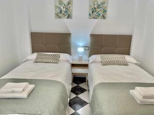 Posteľ alebo postele v izbe v ubytovaní Apartamento de 3 dorm en pleno centro de Nerja