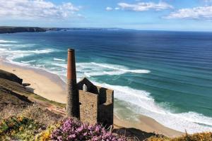 Gallery image of Newly renovated characterful cottage, Wheal Rose in Scorrier