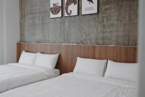 A bed or beds in a room at Huiwei B&B