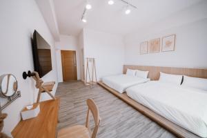 A bed or beds in a room at Huiwei B&B