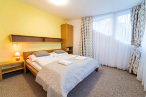 Postel nebo postele na pokoji v ubytování Aparthotel Belveder