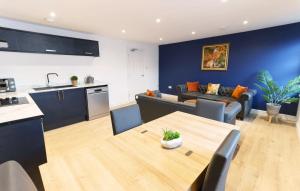 Kuchyň nebo kuchyňský kout v ubytování No 10 Apartments