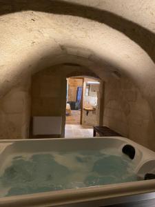 a bathroom with a bath tub in a room at Antico Convicino Rooms Suites & SPA in Matera