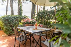 A garden outside Agriturismo Vecchio Borgo Di Inalbi