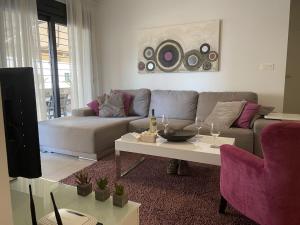 Posezení v ubytování Modern apartment 250m from the sea with parking space behind gate