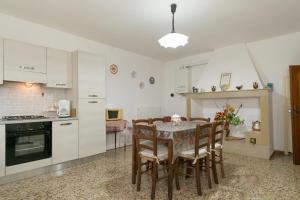 A kitchen or kitchenette at Appartamento Stella