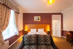 Cama ou camas em um quarto em Tregenna Castle Resort