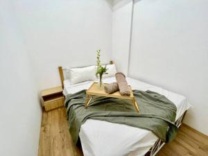 a bedroom with a bed with a table on it at G2 1-8Paxs Cozy Home Sunway Medical Geo SmrtTV 3bed in Kampong Penaga