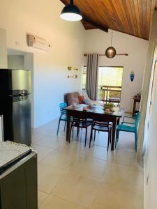 a kitchen and dining room with a table and chairs at Reserva Eco Itacimirim in Camaçari