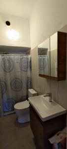 Koupelna v ubytování AUTHENTIC HOUSE STRATONI CHALKIDIKI GREECE 6P SEAVIEW + 37 fotografií