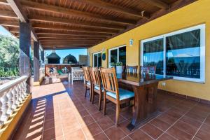 Balkón alebo terasa v ubytovaní Charming Villa with Sea View in El Roque, Private Pool