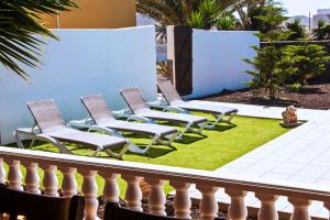 Vonkajšia záhrada v ubytovaní Charming Villa with Sea View in El Roque, Private Pool