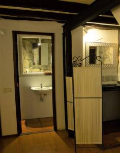 Koupelna v ubytování One bedroom apartement with wifi at Porto