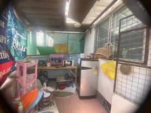 Kuchyň nebo kuchyňský kout v ubytování Paifah Hostel
