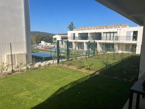 Bazén v ubytovaní Les Papillons du Ventoux - Le Myrtil- éénslaapkamerappartement met terras en tuin alebo v jeho blízkosti