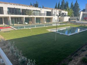Bazén v ubytovaní Les Papillons du Ventoux - Le Myrtil- éénslaapkamerappartement met terras en tuin alebo v jeho blízkosti