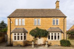 an old brick house with white windows at Chipping Campden - Cotswolds private house with garden in Chipping Campden