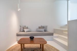 Uma área de estar em Akra Suites & Spa
