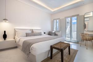 Uma cama ou camas num quarto em Akra Suites & Spa