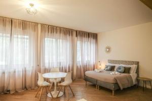 Postel nebo postele na pokoji v ubytování Verona Suites and Rooms