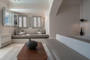 Uma área de estar em Akra Suites & Spa