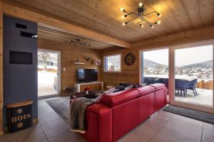 Televízia a/alebo spoločenská miestnosť v ubytovaní Chalet La Trinité-Spa,Sauna,Pétanque-Gérardmer