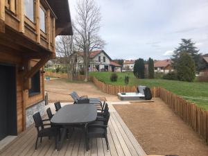 Vonkajšia záhrada v ubytovaní Chalet La Trinité-Spa,Sauna,Pétanque-Gérardmer
