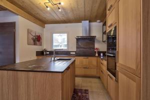 Kuchyňa alebo kuchynka v ubytovaní Chalet La Trinité-Spa,Sauna,Pétanque-Gérardmer