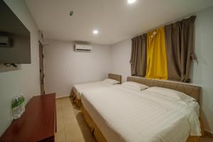 Postel nebo postele na pokoji v ubytování Hotel Uptown Semenyih