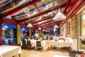 Reštaurácia alebo iné gastronomické zariadenie v ubytovaní Gasthof Enge Self Check-In Hotel