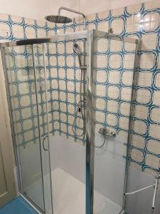 A bathroom at Bruseschi