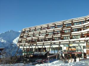 a large building on top of a snow covered mountain at Studio confortable pour 4 personnes à Arc 1600, proche des pistes - FR-1-411-396 in Arc 1600