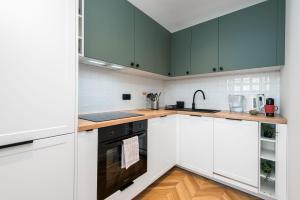 O bucătărie sau chicinetă la Kairos Apartments - Szafir - darmowy Parking, ścisłe centrum