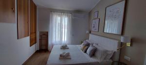 a bedroom with a bed and a window at Sweet Home Simona in Zambrone