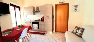 A kitchen or kitchenette at La Perla di Palermo Még 33 kép