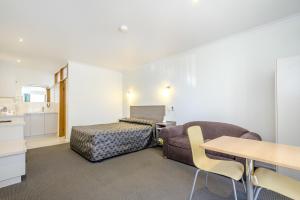 Kuchyň nebo kuchyňský kout v ubytování Werribee Motel and Apartments