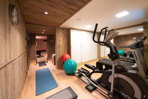 Posilňovňa alebo fitness centrum v ubytovaní Chalet des Ours I Le Chalet Club