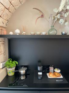 a kitchen with a stove with a plate of food at Donna Silvia Apartments in Castellana Grotte