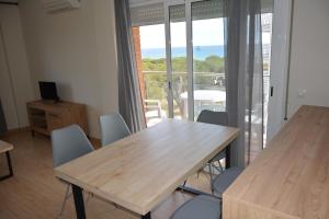 a dining room with a table and chairs and a balcony at APCOSTAS Villa de Madrid in Blanes