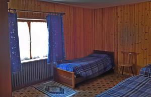 a bedroom with two beds and a window at Hotel Laurent in Gaby