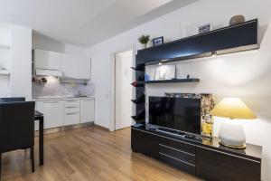 Kuchyňa alebo kuchynka v ubytovaní Cozy & comfy apt in Navigli area