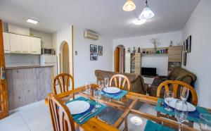 Kuchyň nebo kuchyňský kout v ubytování Chalet Marisol Riumar Pura Natura