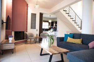 a living room with a couch and a table at Villa Penelope in Áyios Síllas