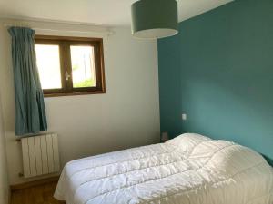 a bedroom with a white bed and a window at Appartement Brides-les-Bains, 3 pièces, 4 personnes - FR-1-512-267 in Brides-les-Bains