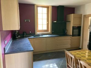 a kitchen with wooden cabinets and a sink and a window at Appartement Brides-les-Bains, 3 pièces, 4 personnes - FR-1-512-267 in Brides-les-Bains