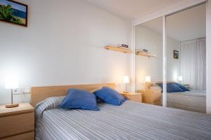 Posteľ alebo postele v izbe v ubytovaní AT080 Pins, comunidad con piscina en 1ra línea de la playa