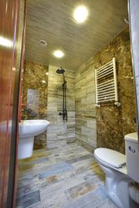 Ένα μπάνιο στο Altunyan Hotel