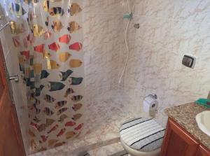 a bathroom with a shower curtain with fish on it at Recanto dos Herdy´s in Nova Friburgo