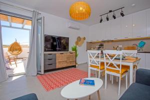 Η κουζίνα ή μικρή κουζίνα στο Colors of Mykonos, Ano Mera Apartment